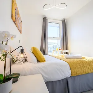 Apartment Skyline, By Ty Sa - With Free Parking, Cardiff
