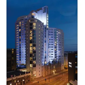 Apartment Center - With Free Parking, Cardiff