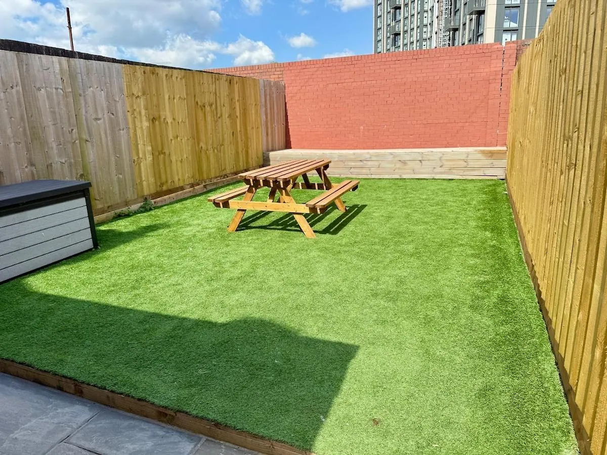 Beautiful City Centre Apartment With Garden Cardiff United Kingdom