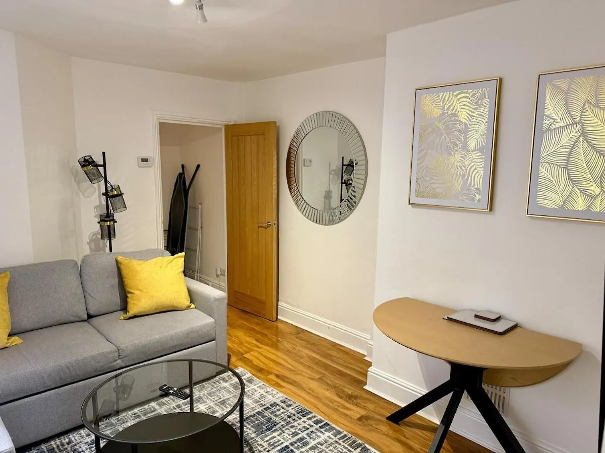 Beautiful City Centre Apartment With Garden Cardiff